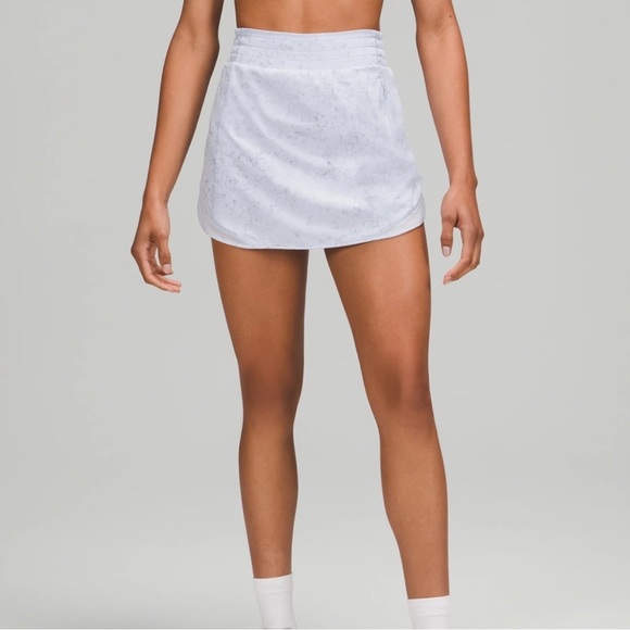 Lululemon Hotty Hot HR Skirt long
Gravel Dust Pastel Blue Multi Pastel - Picture 4 of 6